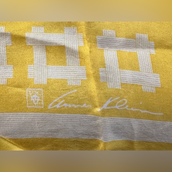 Vintage!! Anne Klein Silk Scarf! Yellow and White Design - Picture 7 of 9